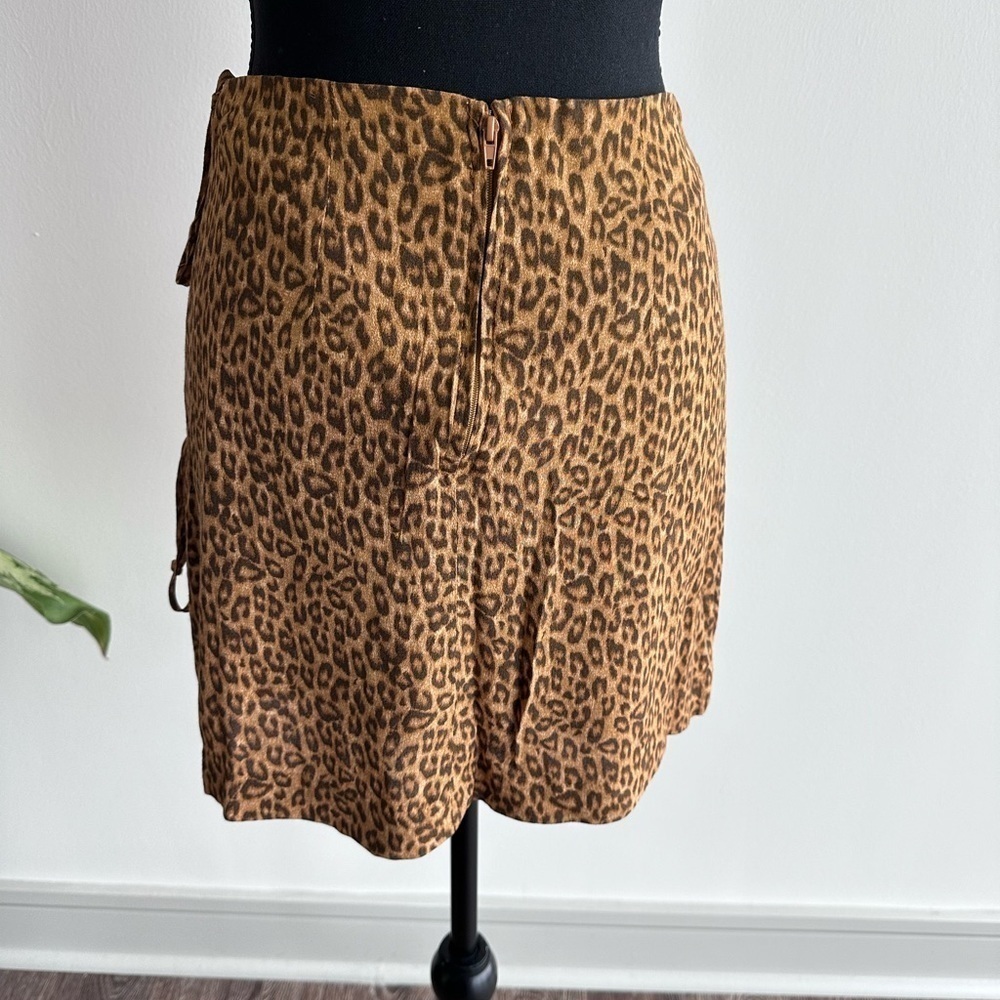 Gianni Bini GB Leopard Print Wrap Mjni Skirt - Picture 5 of 6